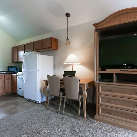Brush Country Lodge Плезънтън Екстериор снимка
