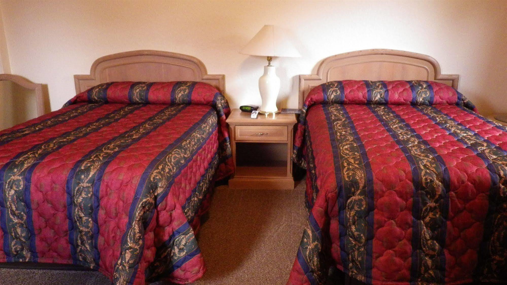Brush Country Lodge Плезънтън Екстериор снимка